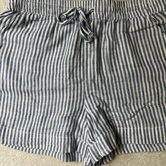 Women’s beachlunchlounge Shorts - Picture 2 of 6